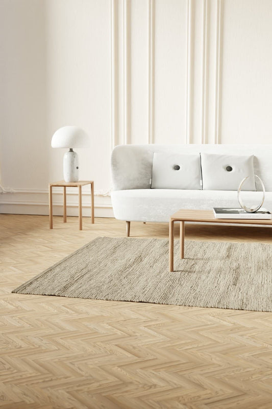 How to choose the right size rug under your sofa table